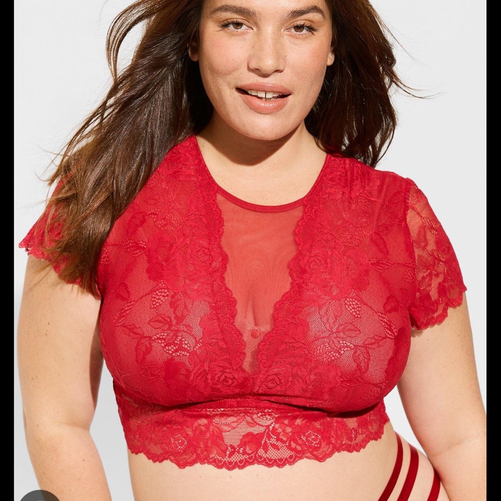 NWT TORRID FLORAL LACE SHORT SLEEVE BRA TOP JESTER RED SIZE 2